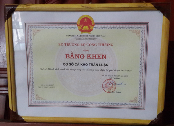 Trần Luận là cơ sở cá kho làng Vũ Đại duy nhất nhận bằng khen Bộ Công Thương