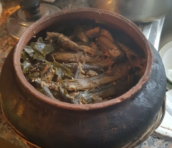 Niêu cá chạch kho